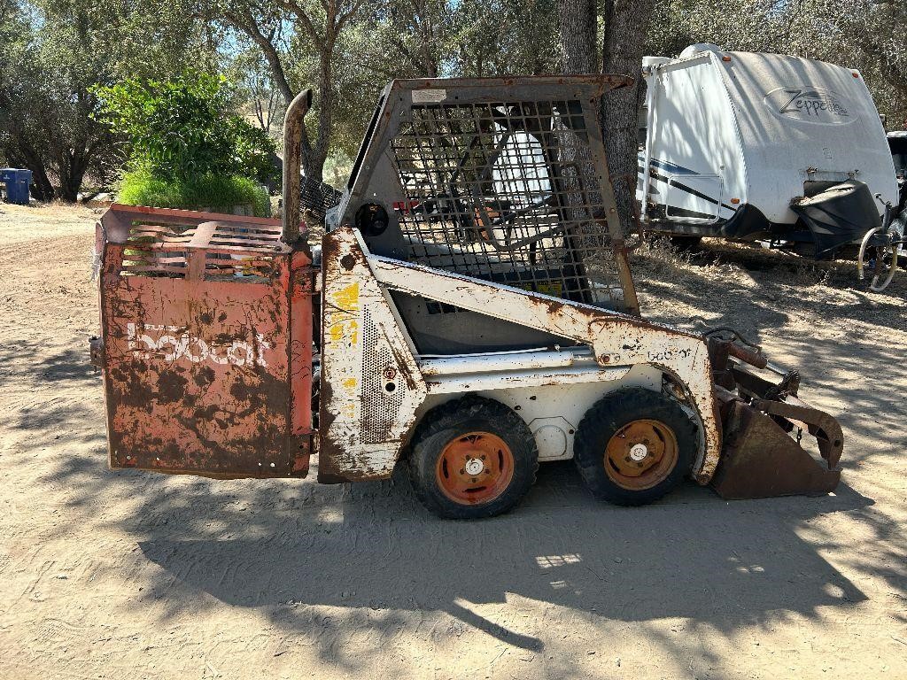 Skid steer bucket attachment